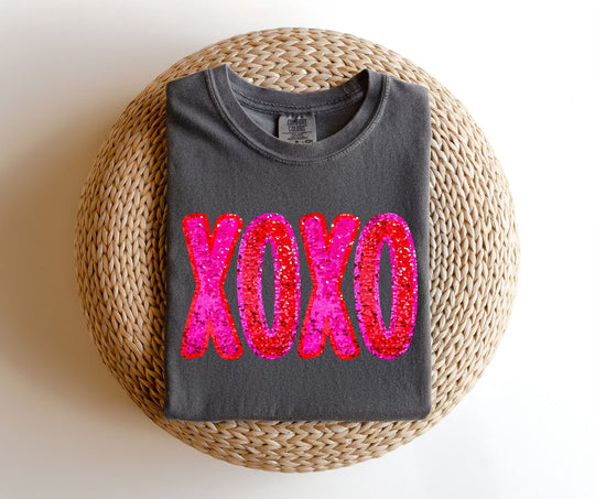 XOXO TEE.