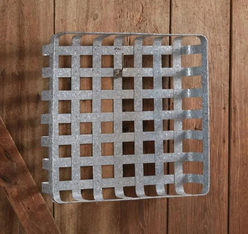 Edison Metal Wreath Holder