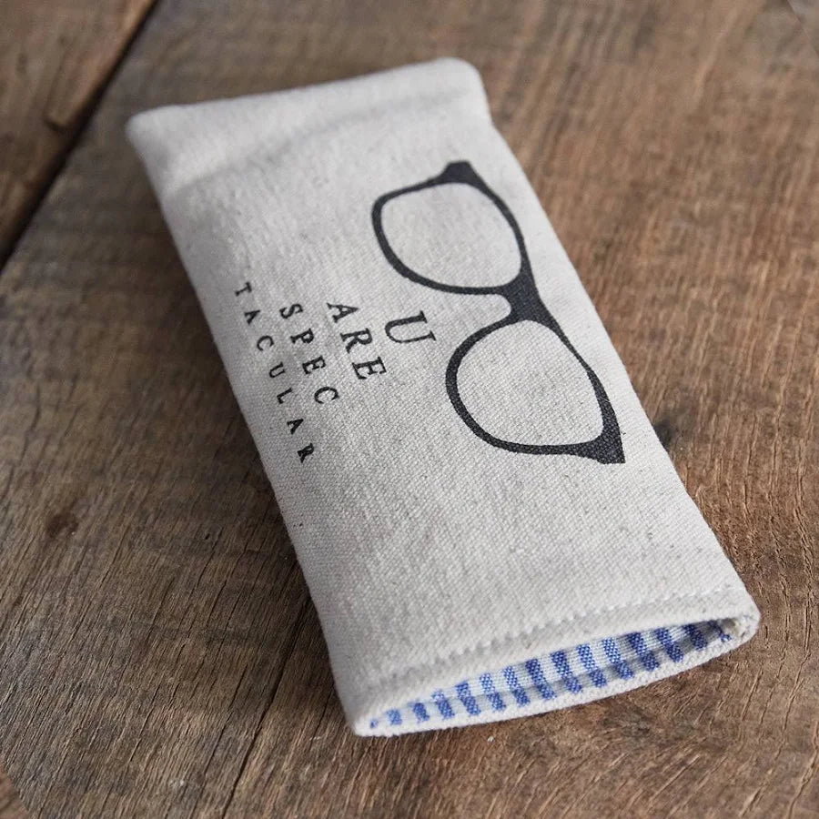 Spectacular eyeglass case